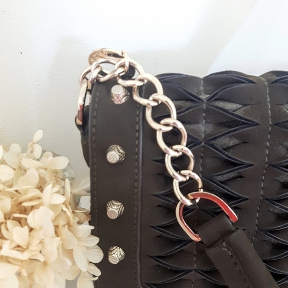 2/$35 SALE  Vegan IZZY & Ali  Pleated Design Medium sized Purse - Picture 3 of 9